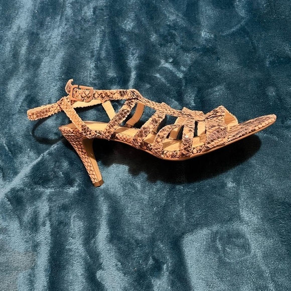 Strappy summer sandal snakeskin size 8. Rockport by adiPrene adidas! Nice shoes - Picture 8 of 16